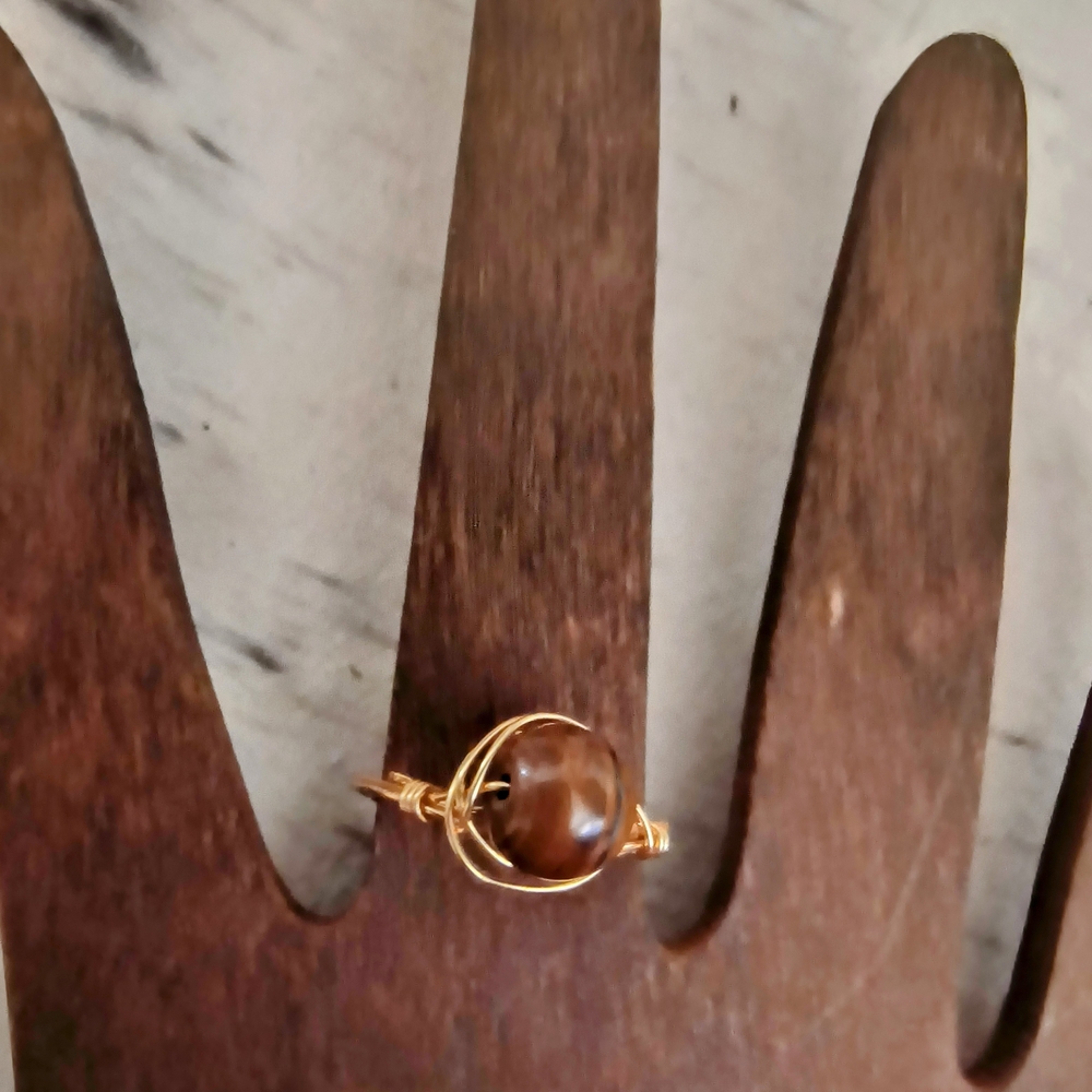 Elegant Gold and Brown Wire Wrapped Ring